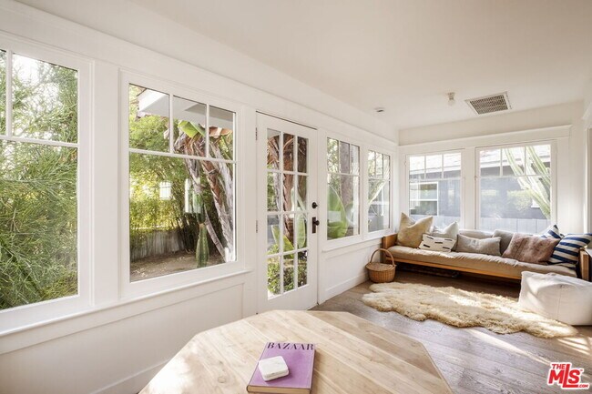 Building Photo - 601 Crestmoore Pl