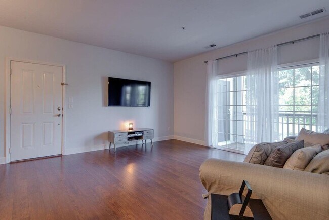 Building Photo - 8231 Lenox Creekside Dr