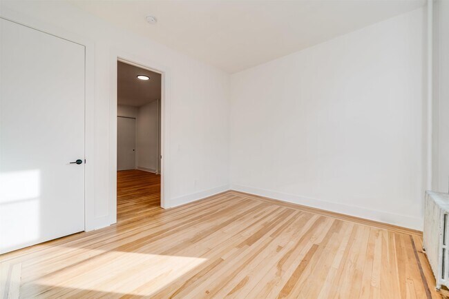 Building Photo - 529 Park Ave