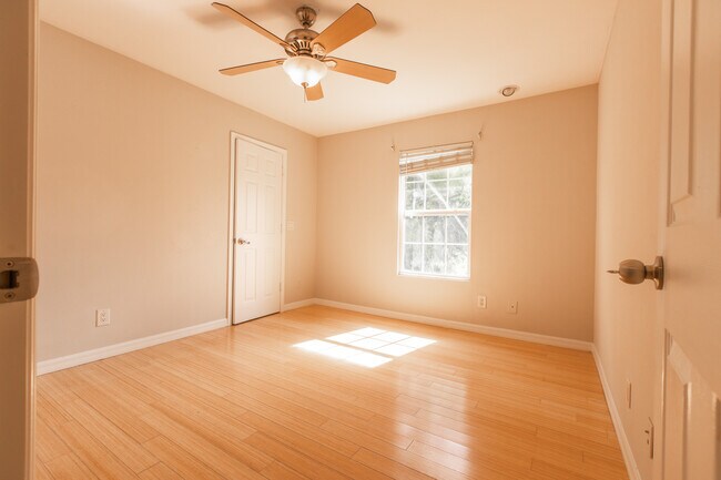 Building Photo - 17421 Meadow Lake Cir