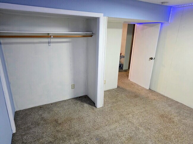 Building Photo - 320 34th St