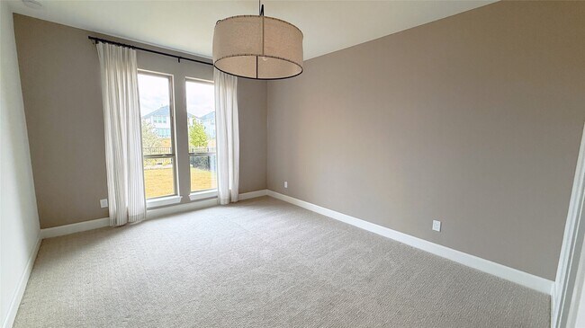 Building Photo - 5603 Logan Ridge Ln