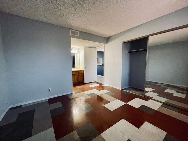 Building Photo - 3716 Snorkel Cir