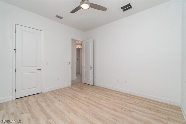 Building Photo - 12750 Woodbury Dr