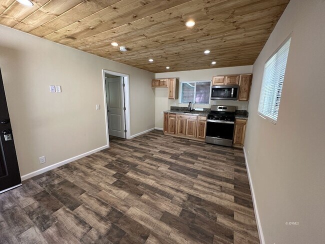 Building Photo - 54078 Pine Crest Ave