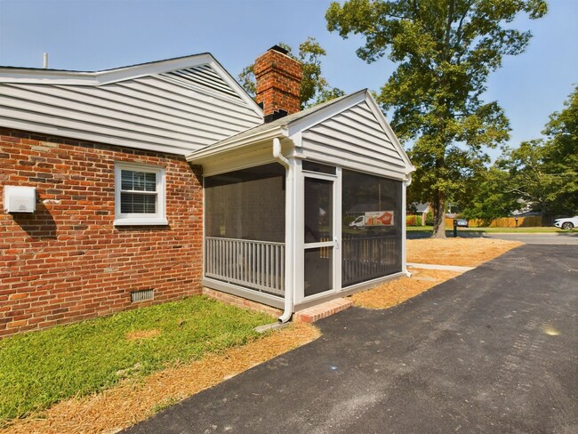 Building Photo - Fully Renovated 3 Bedroom 1.5 Bath Brick R...