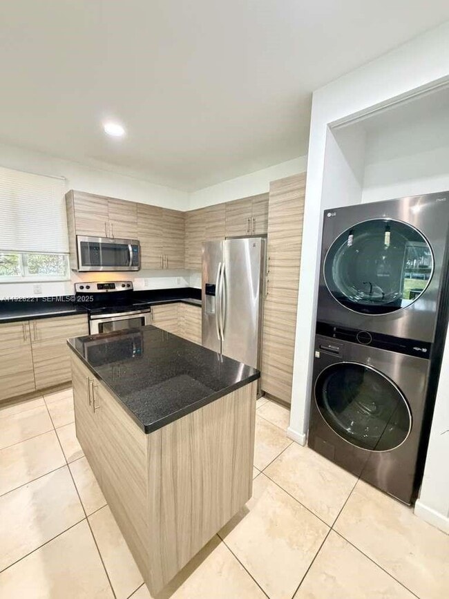 Building Photo - 2735 SW 81st Terrace