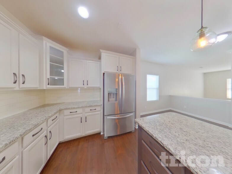 Building Photo - 809 Valley Creek Dr