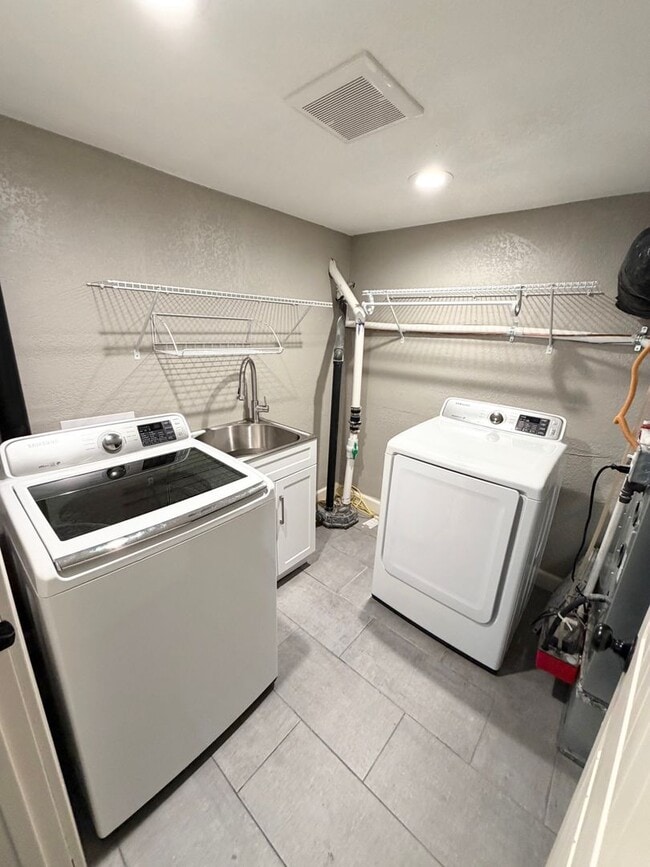 Building Photo - Lovingly Updated Home with Separate Garage, Outdoor Cat Enclosure, Finished Basement, Large Yard,...