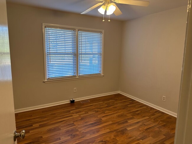 Building Photo - 4 Bedroom 1 1/2 Bath for Rent W/ Converted...