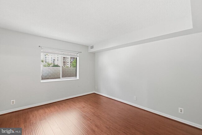 Building Photo - 5904 Mt Eagle Dr