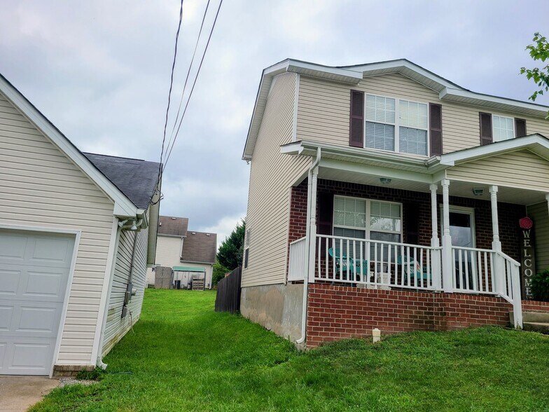 Building Photo - 330 Sarna Dr