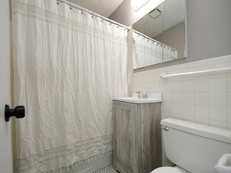 Building Photo - 6939 Binney St