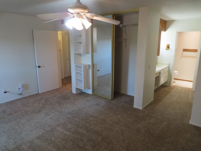 Building Photo - Mission Valley 3 Bedroom Condo