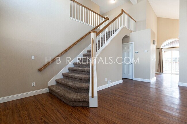 Building Photo - Charming Corner Haven: 3BR/2.5BA with Modern Upgrades in Tracy, CA