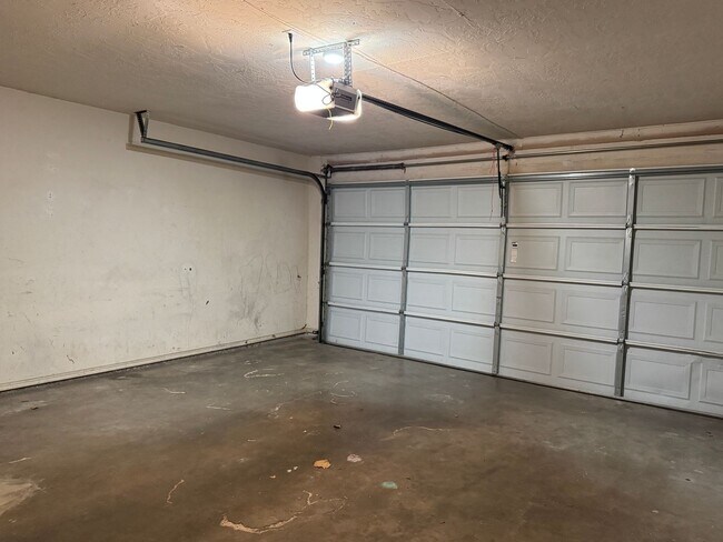 Building Photo - 2704 NW Friar Tuck Ln