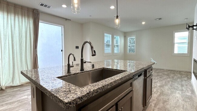 Building Photo - 26149 Park Ave