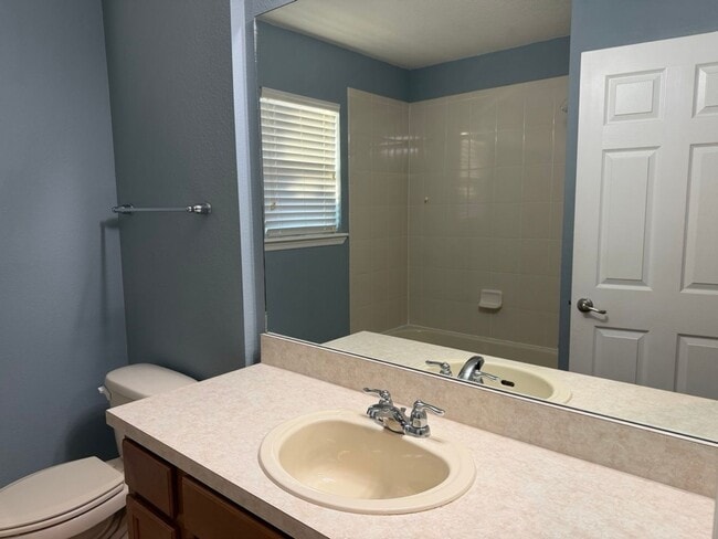 Building Photo - 5-Bed / 4.5 Bath Pool Home Available Now!