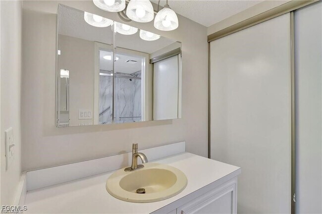 Building Photo - 7406 Lake Breeze Dr