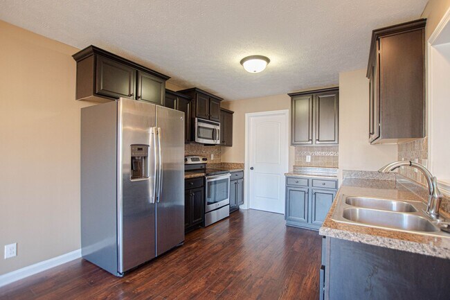 Building Photo - 613 Fennec Way
