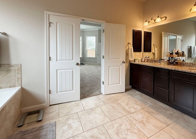 Building Photo - Beautiful 4/3.5 Home Available In Northwest San Antonio!