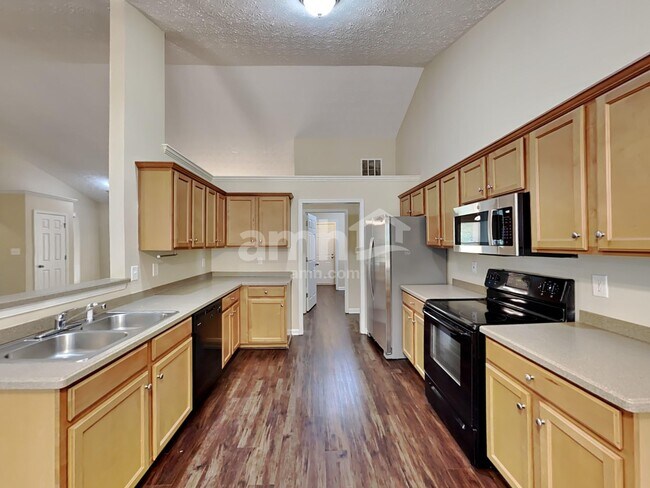 Building Photo - 303 Cole Creek Dr