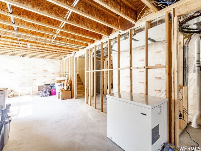 Building Photo - Spacious Open Floor Plan Available Soon!