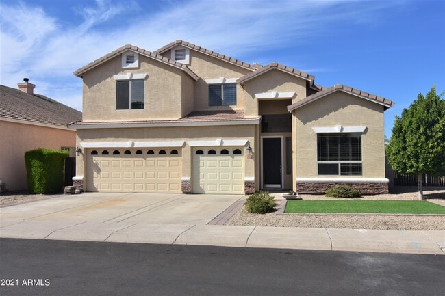 Primary Photo - 768 E Irma Ln