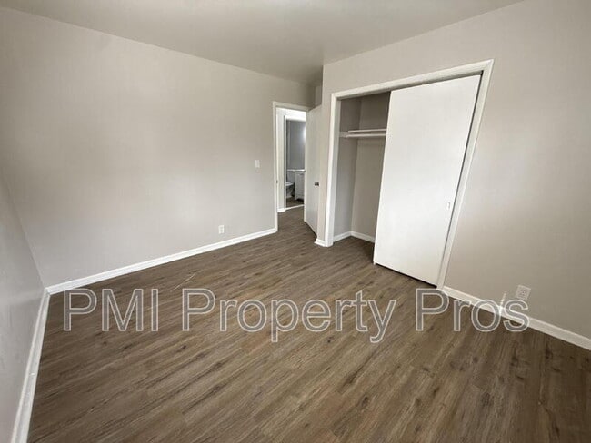 Building Photo - 7701 W Hampton Ave