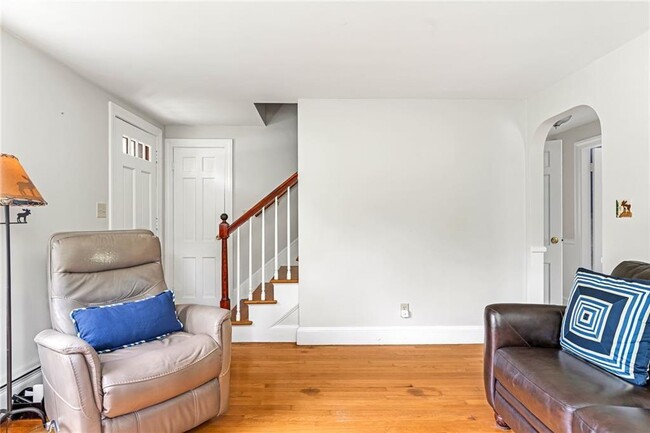 Building Photo - 33 Upland Way