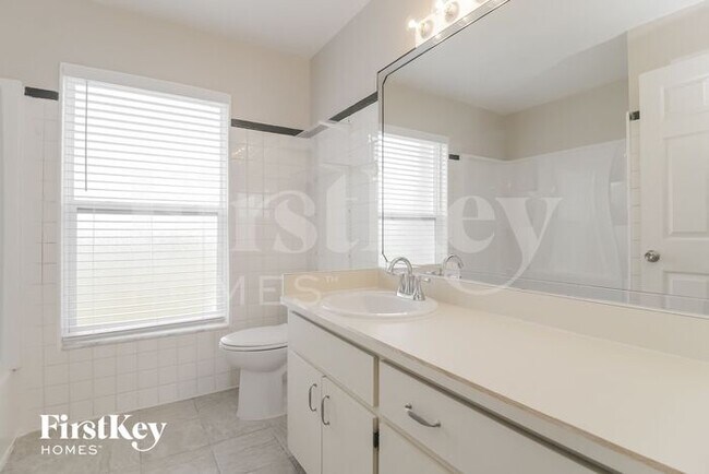 Building Photo - 2800 Fifer Dr