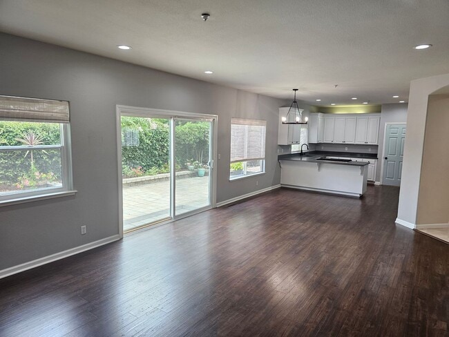 Building Photo - 795 Avante Pl