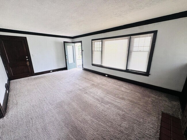 Building Photo - 10916 Parkhurst Dr