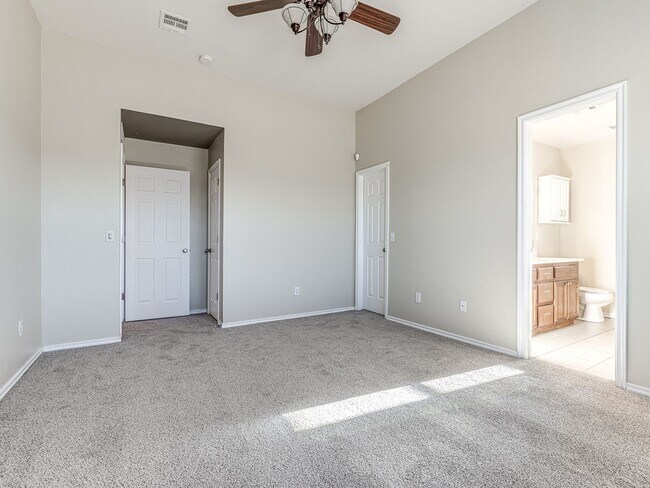 Building Photo - Updated home in Edmond + 3 bed + 2 bath