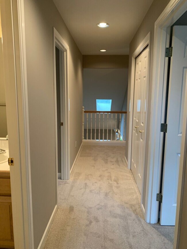 Building Photo - Location location 4 bedroom, 2.5 bath in t...