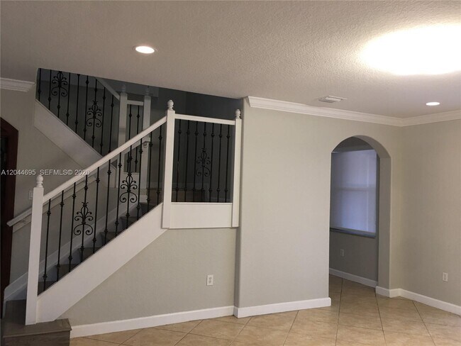 Building Photo - 15431 SW 39th Terrace
