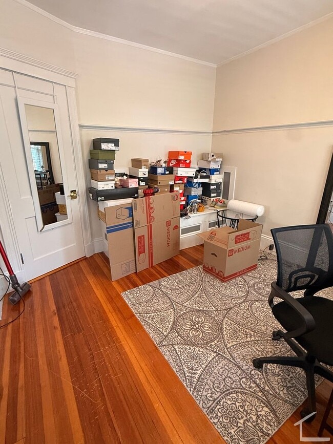 Building Photo - Beautiful Brighton townhouse with in unit laundry and included parking available 9/1/26