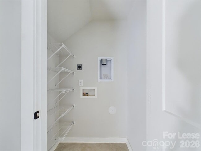 Building Photo - 9525 Munsing Dr