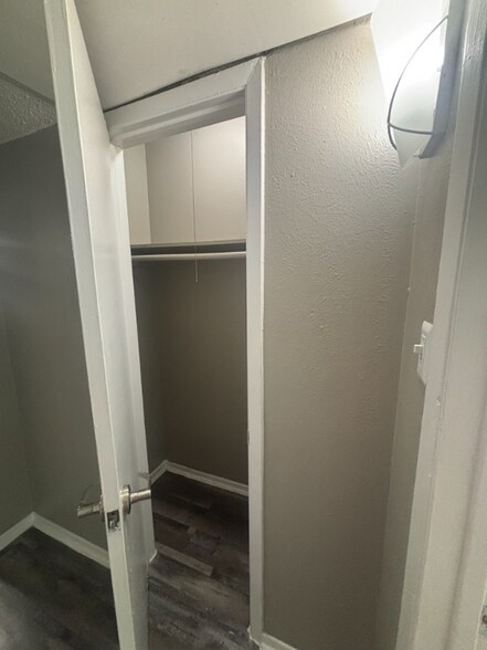 Building Photo - 531 Bedford Rd