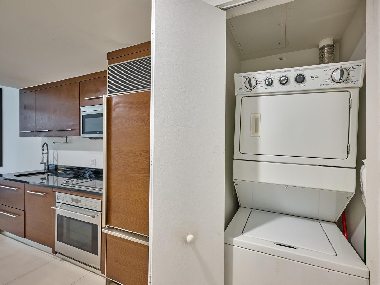 Building Photo - 495 Brickell