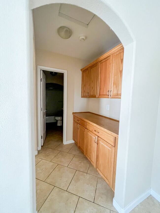 Building Photo - A Beautiful 2 Bedroom Home with Office and 2 Bonus Room