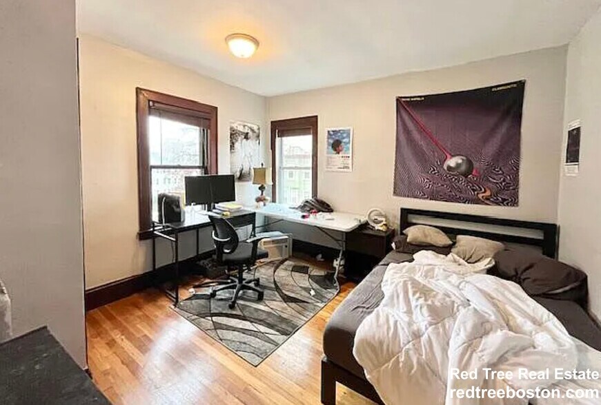 Building Photo - 18 Sachem St