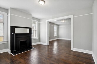 Building Photo - 1211