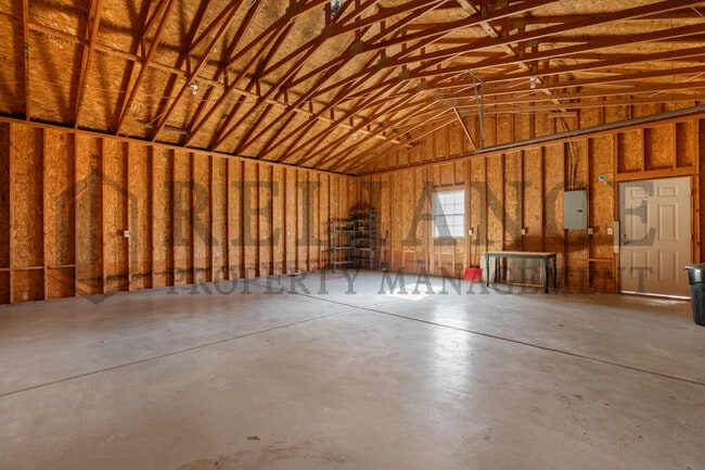 Building Photo - 410 S Estelle St