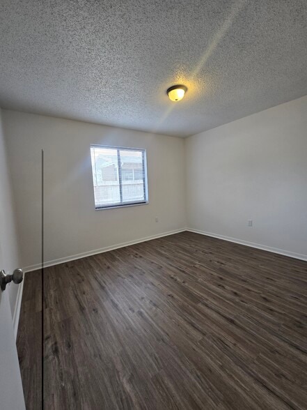 Building Photo - 1436 E Main St