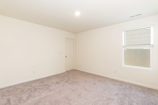 Building Photo - Spacious 4-Bedroom Home with Open Layout