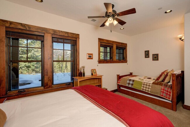 Building Photo - 14 Peaks View Dr