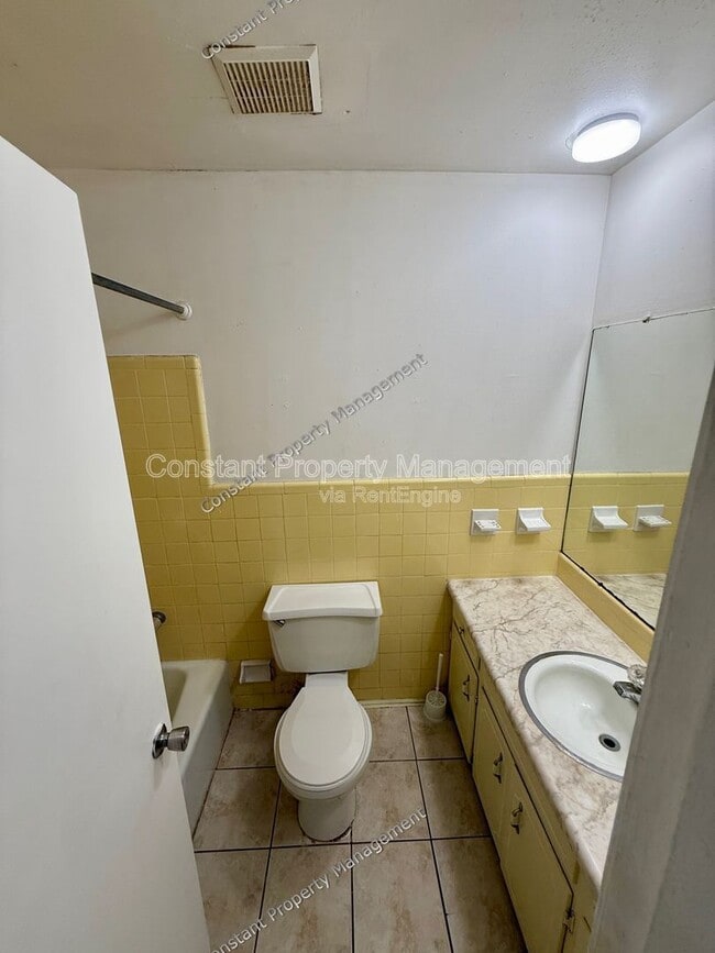 Building Photo - 3343 Ohara Dr S