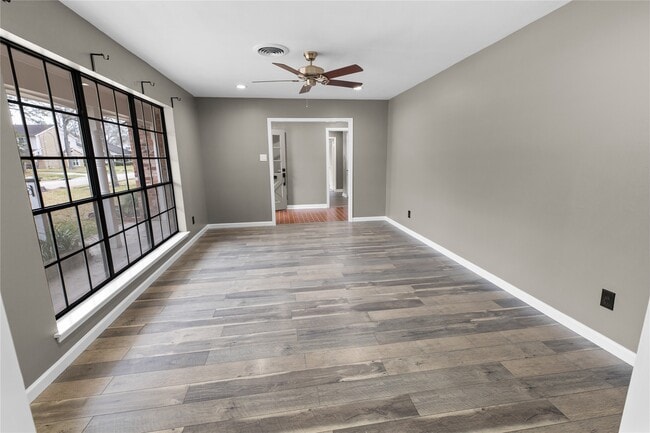 Building Photo - 302 Shadow Creek Dr