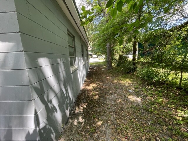 Building Photo - 1570 W 31st St